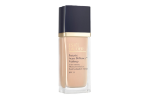 Futurist Aqua Brilliance™ Makeup mit intensiver Feuchtigkeits-Infusion SPF 20